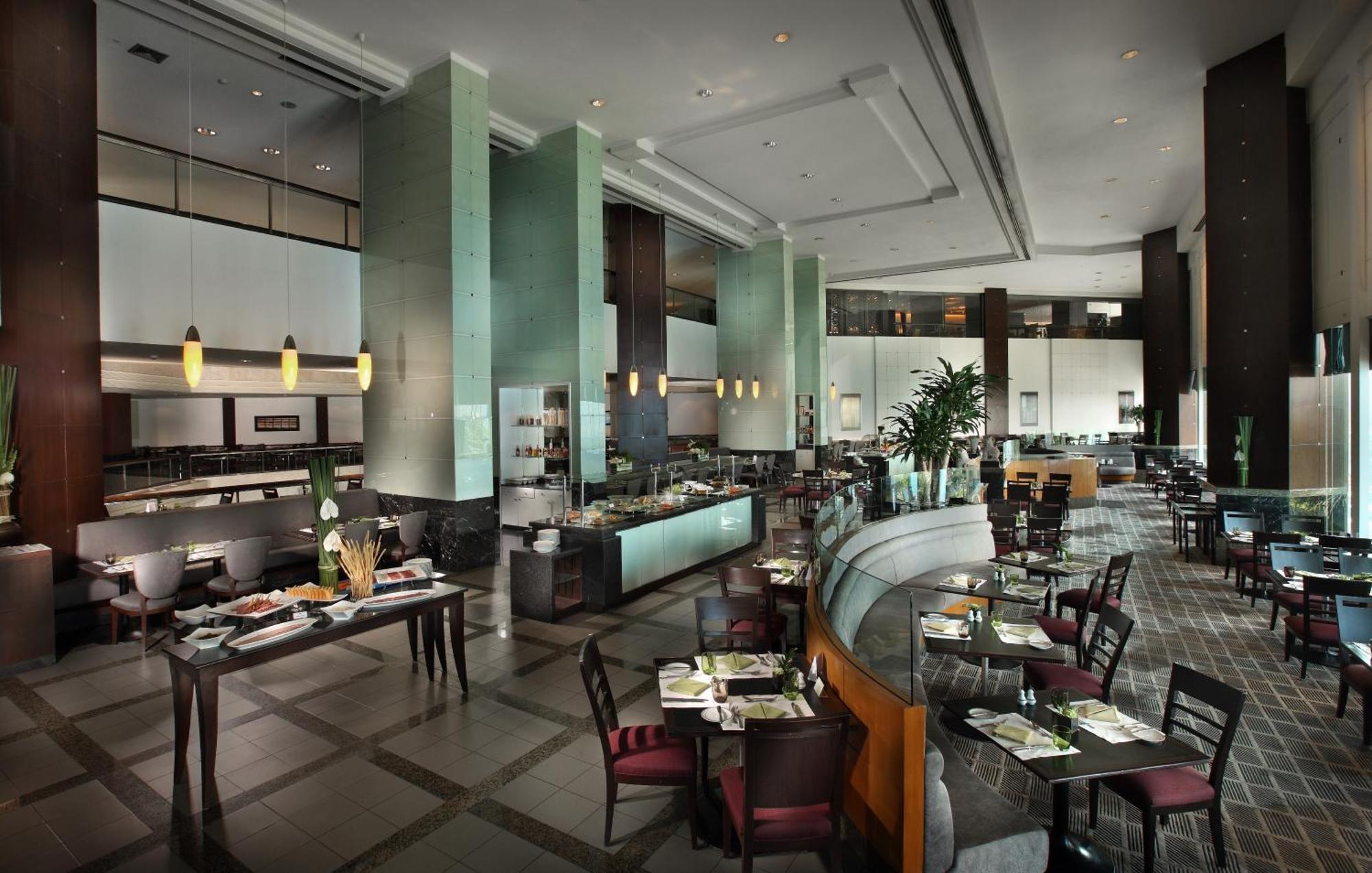 Amari Bangkok Hotel Restaurant photo The restaurant